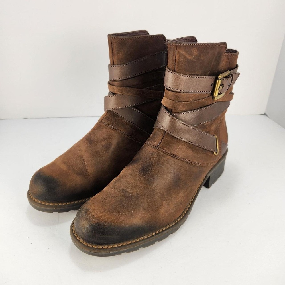 Clarks Women's 9.5M Brown Leather Ankle Boots Criss Cross Buckle Strap Booties
